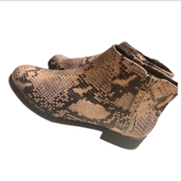 🎃SALE $10 Time and Tru Snakeskin Pattern Ankle Boots NWT Size 8W - Picture 2 of 6